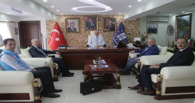 Kamil Saraçoğlu, Diyanet Vakfına 2 Hisse Kurban Bağışında Bulundu