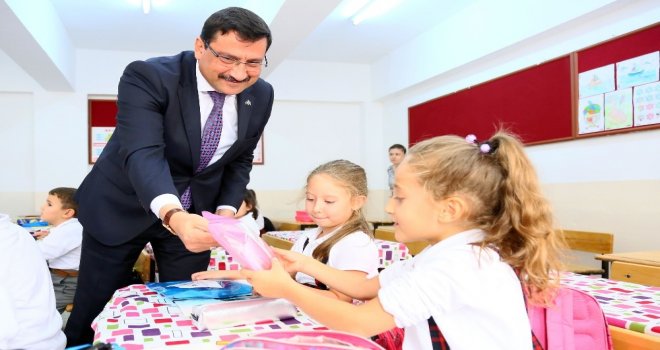 Uyum Süreci Bitti, Hediyeler Başkan Aktan Geldi