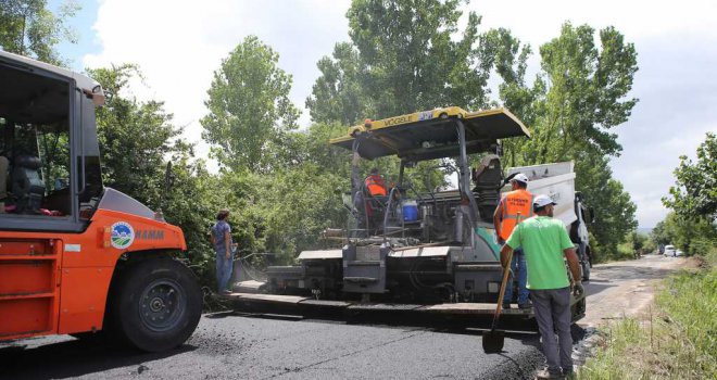 Karasu'da yollar bayrama hazırlanıyor