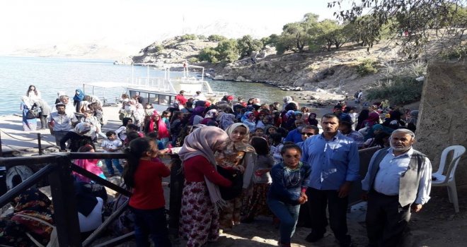 Bahçesaraylı Öğrenciler Vanın Tarihi Turistik Yerlerini Gezdi