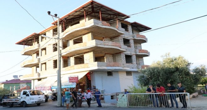 İnşaatta Çalışan İşçiler 4. Kattan Aşağı Düştü: 1 Ölü, 1 Yaralı