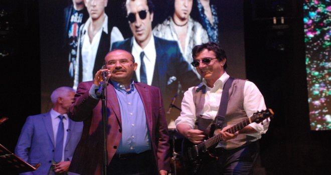 Bitlisliler Kurtuluş Gününde ‘Ayna İle Coştular