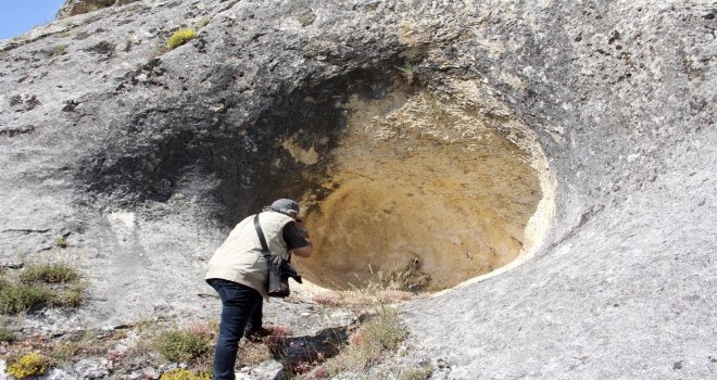 (Özel) Kazan Kayası, Kışın Yaban Hayvanlarının Yazın Turistlerin İlgi Odağı