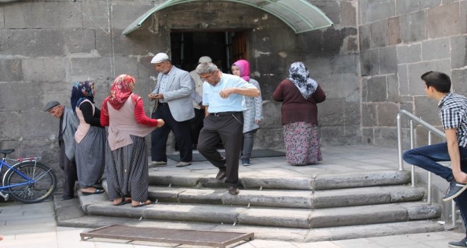 Dilencilik Yaptırılan Çocuklar Ailelerinden Alınacak