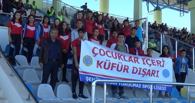 Öğrenciler, Futbolcular İle Birlikte “Küfüre Hayır” Dedi