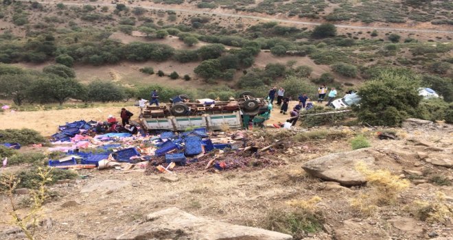 İşçileri Taşıyan Kamyon Uçuruma Yuvarlandı: 1 Ölü, 10 Yaralı