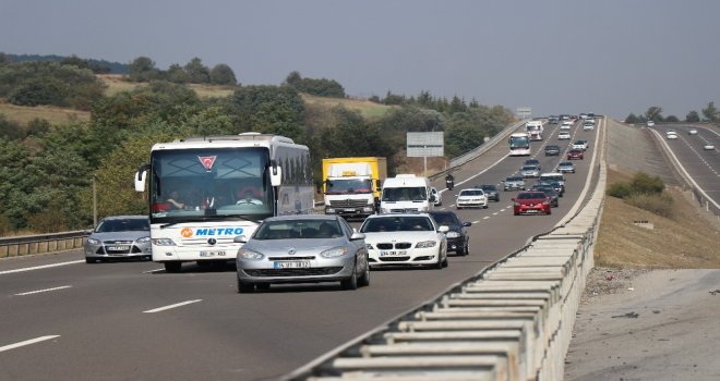 Boluda, Tem Otoyolunda Tatilcilerin Yoğunluğu Devam Ediyor