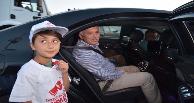 Çocuklar Kırmızı Düdükle Vali Yıldırımın Aracını Durdurdu