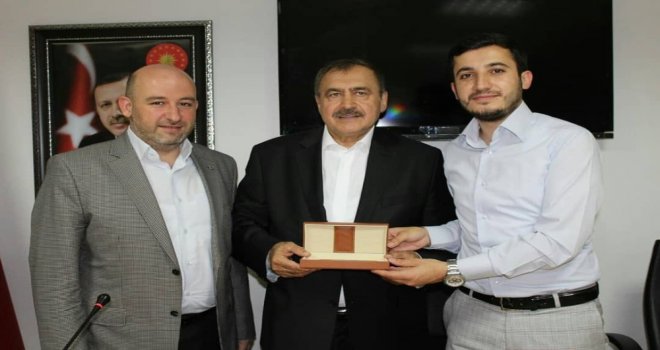 Veysel Eroğlundan Gençlere Teşekkür Ziyareti