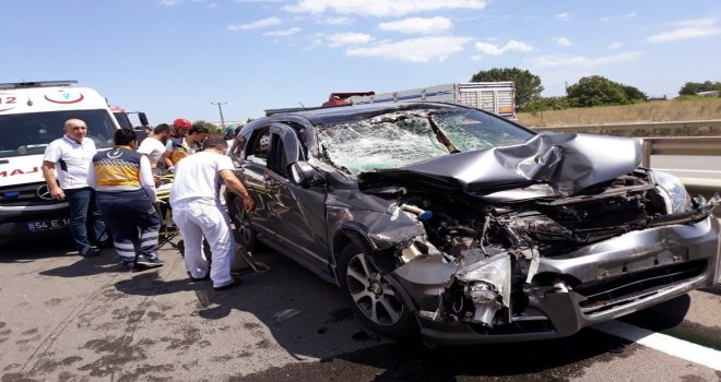 Sakaryada Trafik Kazası: 2Si Çocuk 3 Yaralı