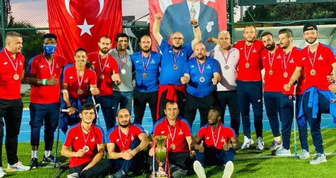 İzmirli sporculardan bir kupa daha