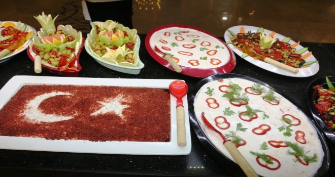 Festivalde 36 Çeşit İsot Yemeği Sunumu