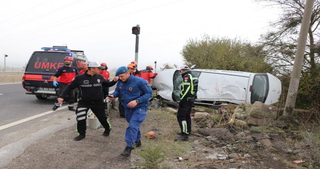 Kontrolden Çıkan Otomobil Takla Attı: 2 Yaralı