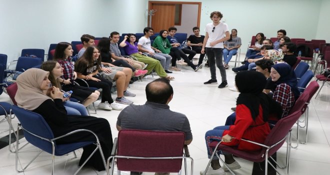 Genç Atölyede Proje Üretiyorlar