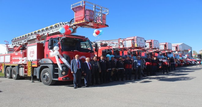 Vanda İtfaiyenin Yeni Araçları Tanıtıldı