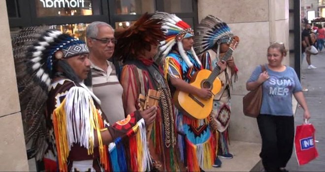 İstiklal Caddesinde Kızılderililere Yoğun İlgi