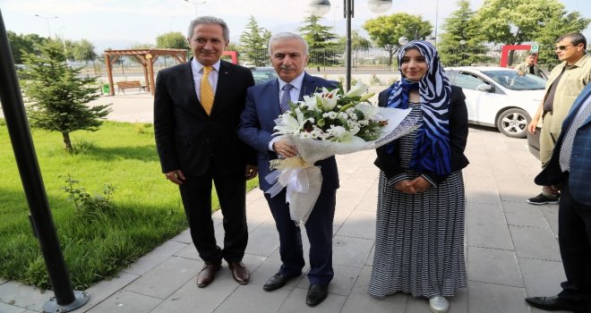 Vali Kamçı: “Her Türlü Eğitim Çalışmasında Milli Eğitim Müdürlüğünün Yanındayız”