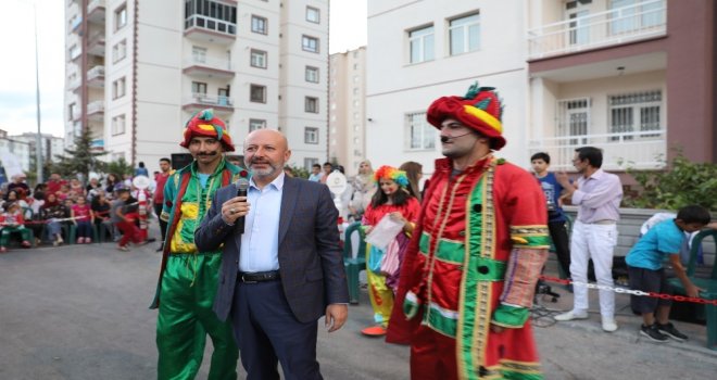 Başkan Çolakbayrakdar Sokak Oyunları Şenliklerine Katıldı