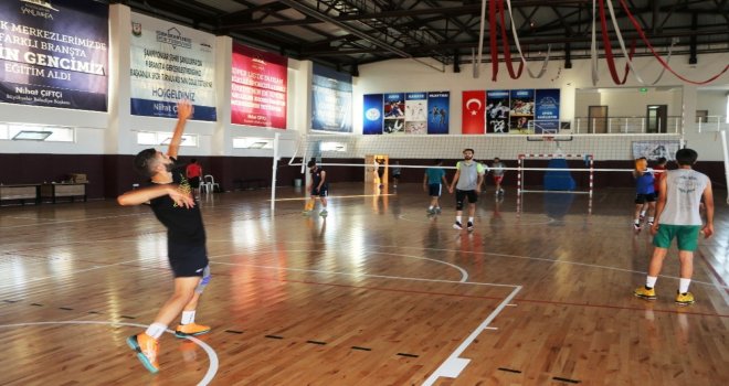 Büyükşehir Belediyesi Voleybol Takımı Yeni Sezon Hazırlıklarına Başladı