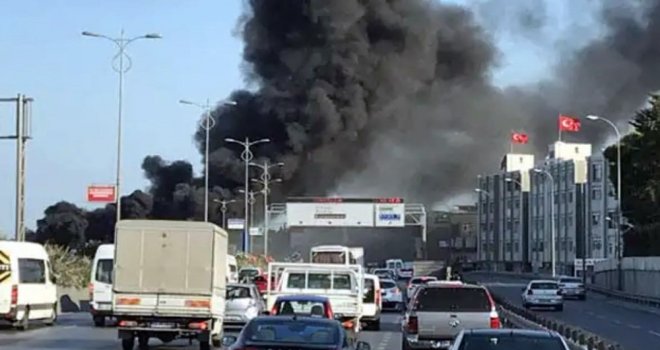 İstanbulda Belediye Otobüsünde Korkutan Yangın