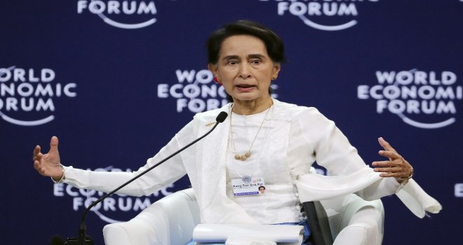 Myanmar Liderinden Soykırımı İspatlayan Gazetecilerin Tutuklanmasına Destek