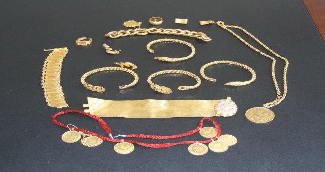 Takside Unutulan 110 Bin Lira Değerindeki Altınları Sahibine Teslim Etti