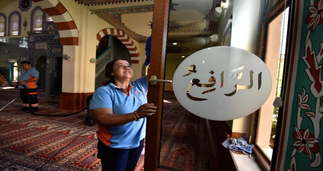 Muratpaşada Camilere Gül Suyu