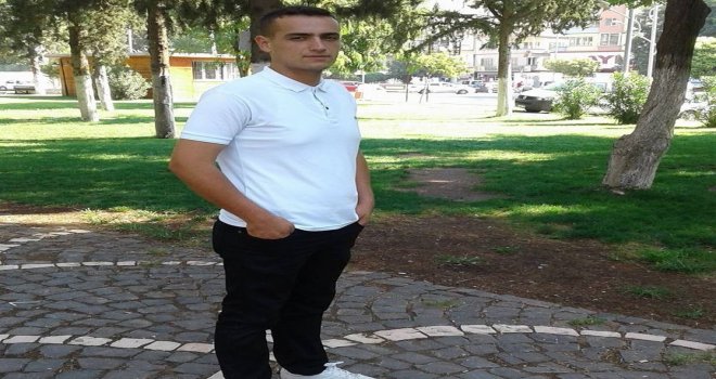 Oğlunun Ölümüne Neden Olan Sürücüyü Arıyor