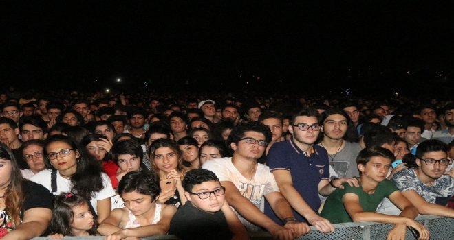 Güneş Festivalinde Duman Coşkusu