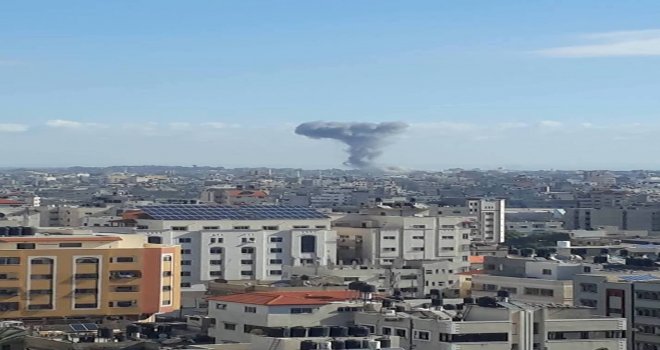 İsrailin Gazzeye Hava Saldırıları Devam Ediyor: 1İ Çocuk 3 Yaralı