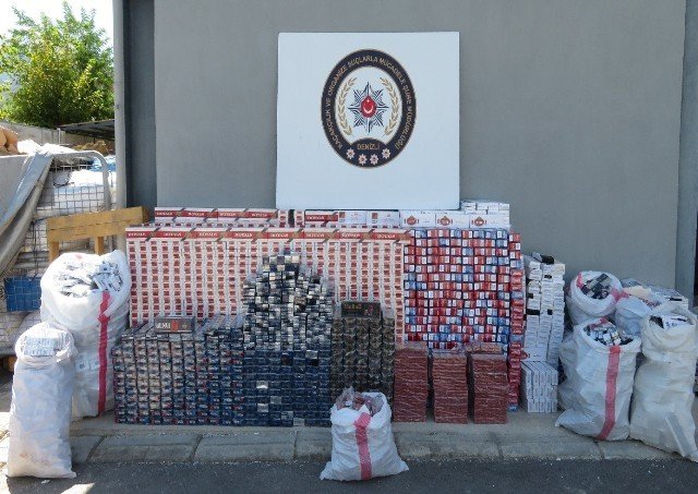 Duvarın İçindeki Bölümden 30 Bin Paket Kaçak Sigara Çıktı