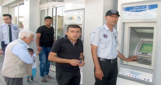 Güvenlik Görevlisi Abdye Tepki İçin Maaşının Bin Tlsini Hazineye Bağışladı