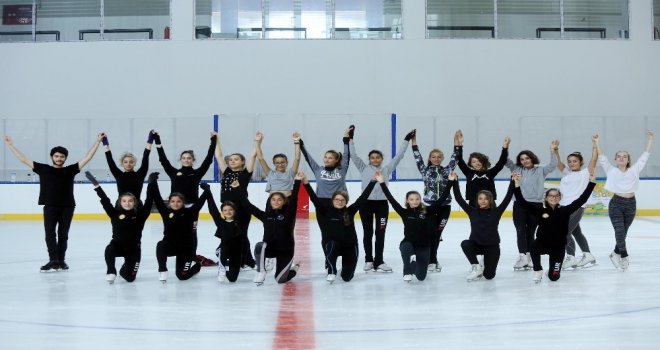 Yenimahallenin Senkronize Buz Takımı Kampta