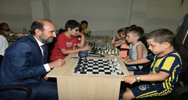 Minik Kursiyerlerin Sertifikaları Başkan Amcalarından