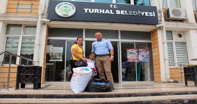 Minik Eliften Örnek Davranış