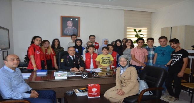 Gençlerden Jandarmaya 30 Ağustos  Ziyareti