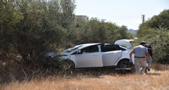 Ağaca Çarpan Otomobilde Bıçaklanmış Olarak Bulundu, Hastanede Öldü