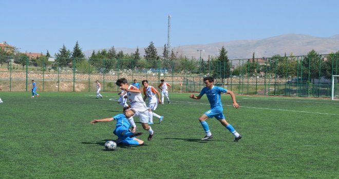 U-17 Futbol Turnuvasında Ödüller Sahiplerini Buldu