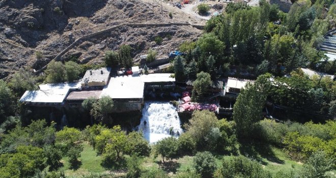 Dünyanın En Genç Şelalesi 400 Bin Misafire Ev Sahipliği Yapıyor