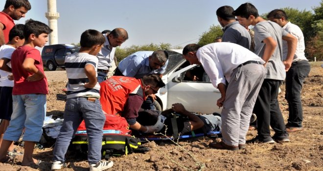 Kaza Yapan Sürücüyü Kurtarmak İçin Seferber Oldular