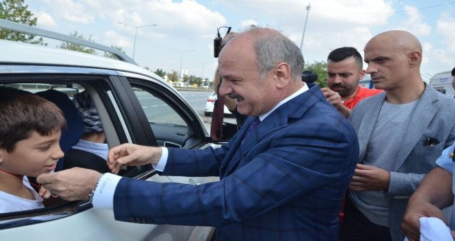 Vali Çakacak, Kırmızı Düdük Uygulamasında