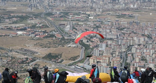 Türkiye Yamaç Paraşütü Mesafe Yarışması Başladı