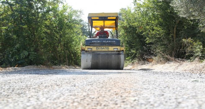 Erdemli Belediyesi Pınarbaşı Mahallesinin Asfalt Sorununu Çözdü