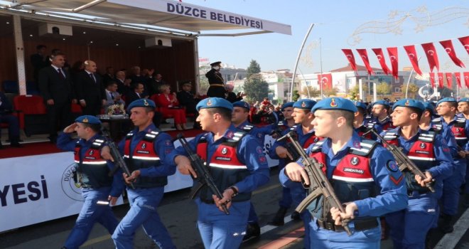 Düzcede Cumhuriyet Bayramı Coşku İle Kutlanıyor