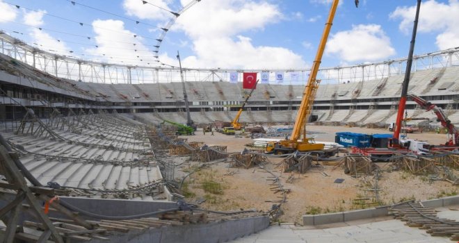 Vali Demirtaş, Adana Şehir Stadyumunda İncelemelerde Bulundu