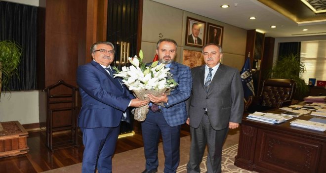 Başkan Aktaştan Zabıtaya Anonslu Kutlama