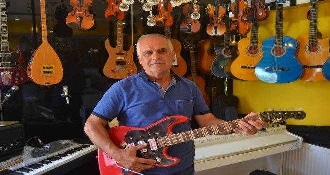 İnegöllü Müzisyen 16 Enstrüman Çalabiliyor