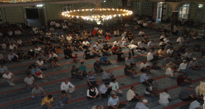 Elazığda Bayram Namazında Camiler Doldu Taştı