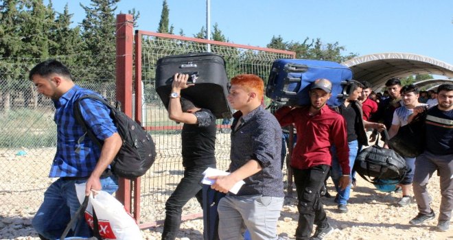 Ülkelerine Gitmek İsteyen Suriyeliler Öncüpınara Akın Etti