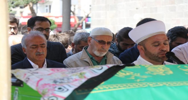 Rektör Yardımcısı Yatkının Eşi Nebahat Yatkın, Toprağa Verildi